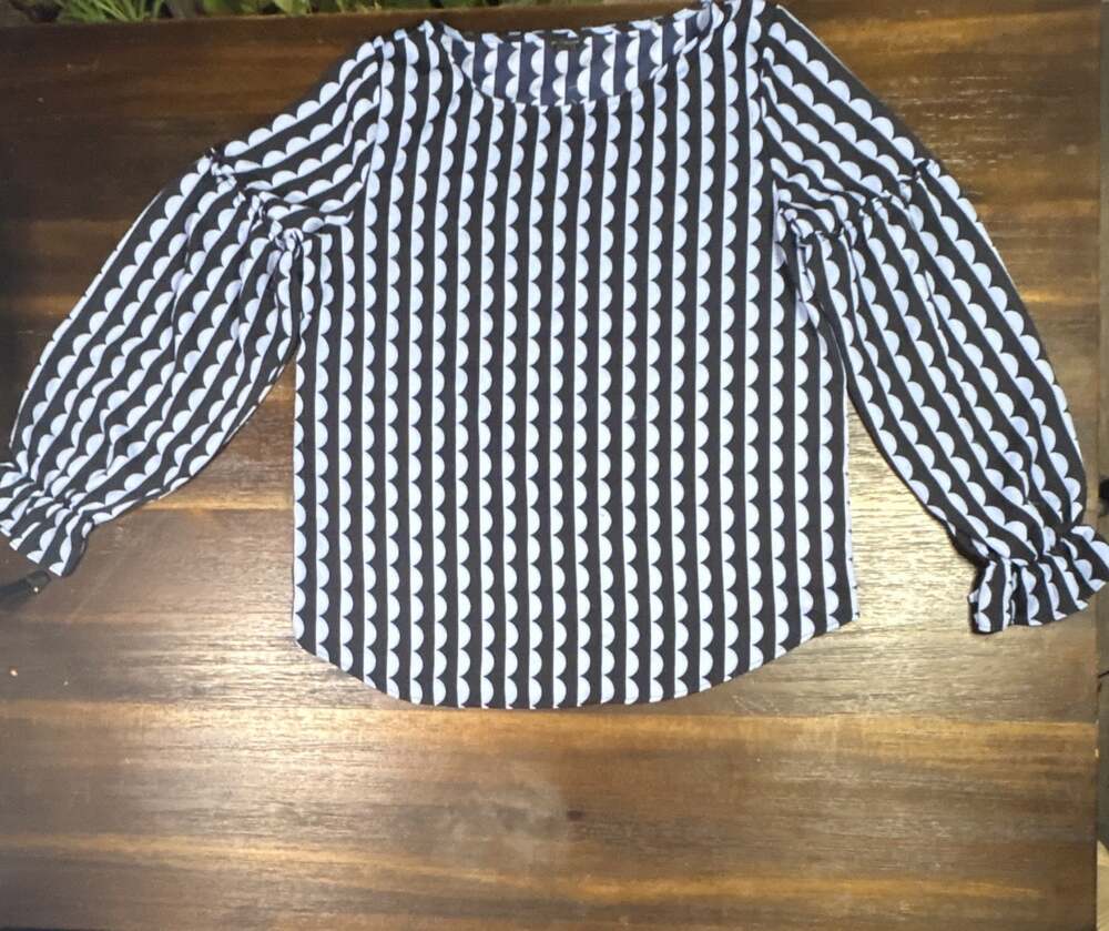 Ann Taylor Womens Blouse M Navy Blue Scallop Stripe Ruffle Cuff Long Sleeve Top